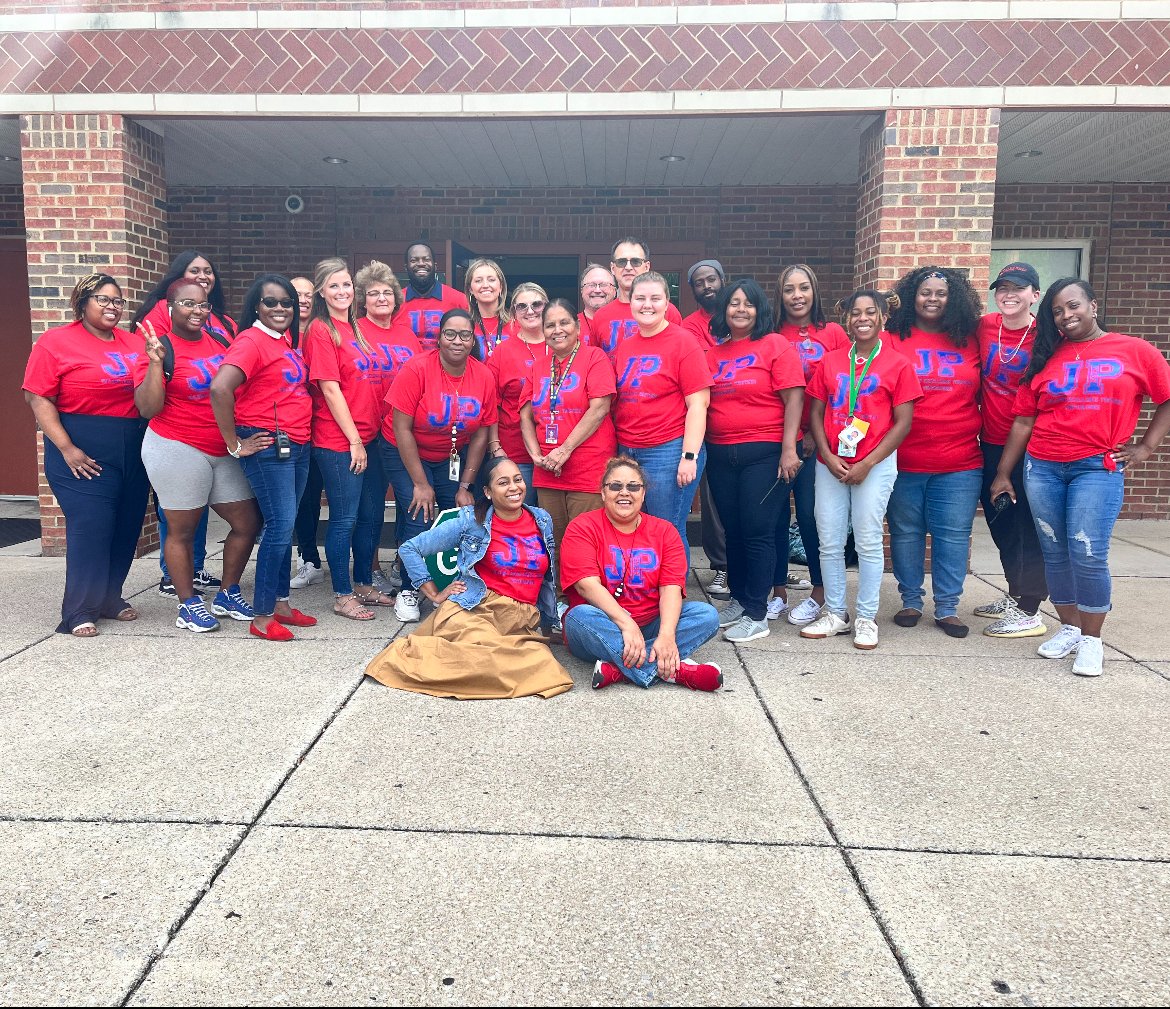 JonesPaideia's tweet photo. JP Team 2022-2023! #JPPride #BuildingExcellenceTogether #BETonJones #JPStrong https://t.co/XaZYK39AuO