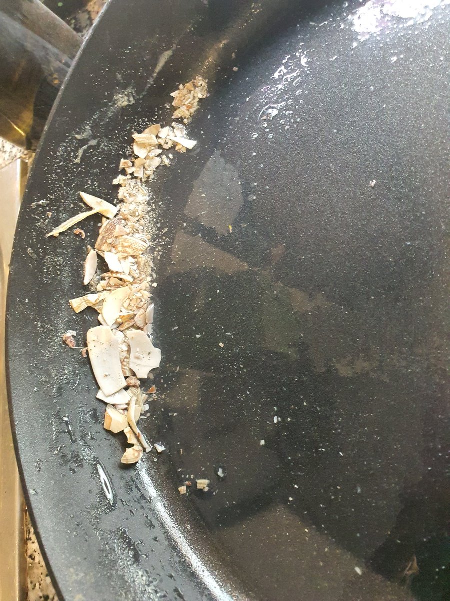 virmarsanz's tweet photo. @alimerka @FundAlimerka 10 euros he ¡mal!gastado en un producto deplorable: las almejas Antonio&amp;Ricardo alimentación de calidad DECÍAN. Destrozadas, derruídas, esto no es normal. Muy mal muy mal muy mal. https://t.co/tEqYkg69Qi