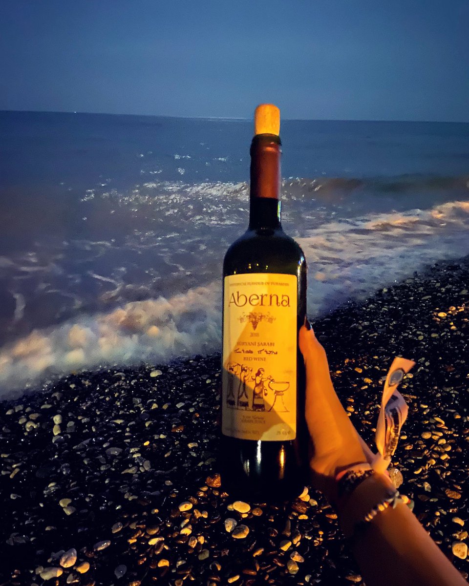 ABERNASARAP's tweet photo. -
Sana Hiç Bilmediğin Diyarlardan Çiçekler Getirdim,
Sen De Bana Hiç Bilmediğim Hikayeler Anlat.
#DenizTekin
🤗🍷🍀
@ABERNASARAP
#AbernaSüryaniŞarabı
#AbernaSarap #SüryaniŞarabı #Aberna #Süryani #Şarabı
#Mardin #Midyat #Şarap #Wine #RedWine #Turandin #Manastır #Üzüm https://t.co/TiEhUVLSm3