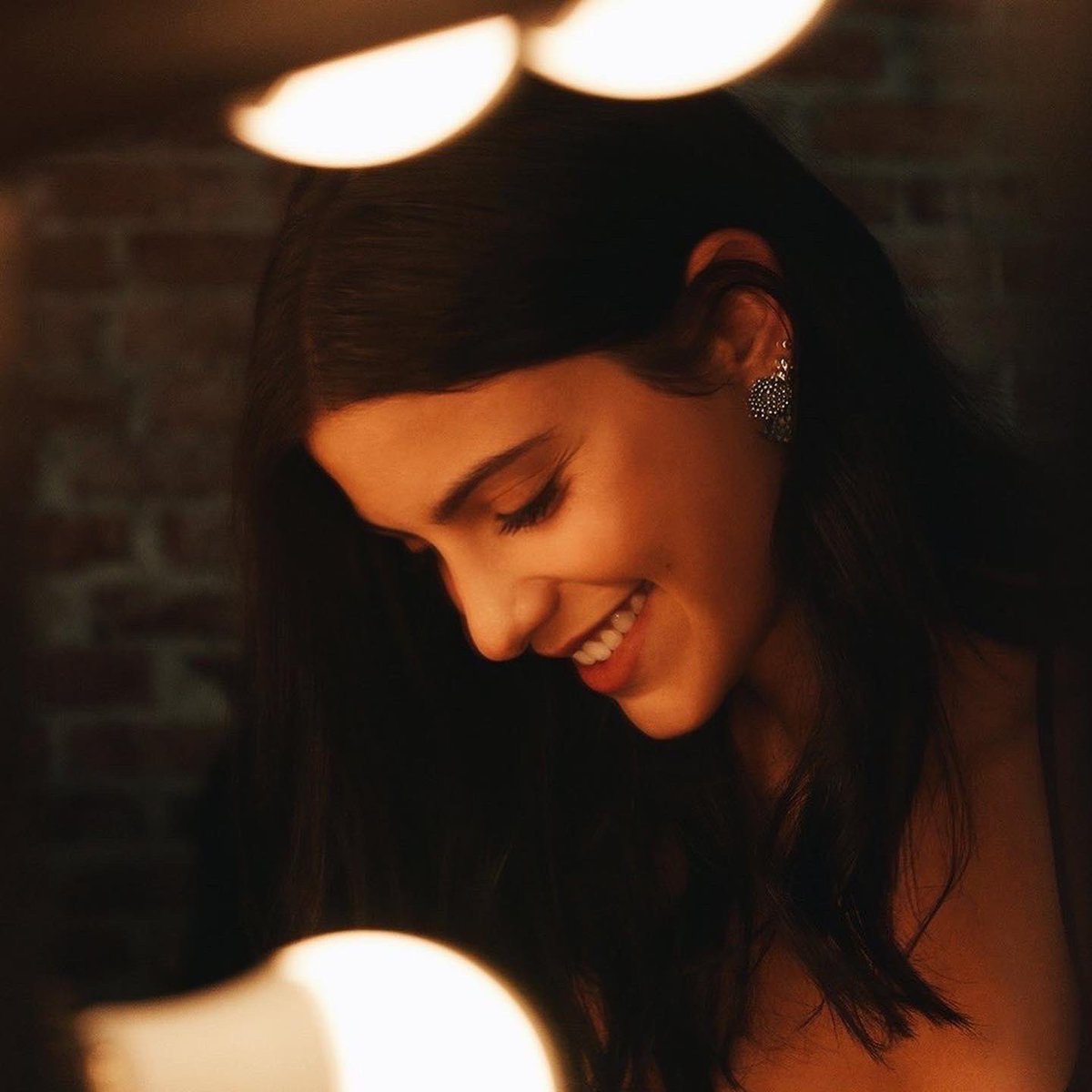 bei318's tweet photo. Art Specially for @barbara_lopez21 30th Birthday 😍 You’re such an amazing person and gem to be kept to cherish. 🎂🎉💕

#bárbaralópez #juliantina #juliantinas #bbcitas #art #latina #portrait #mexico #painting #bday #julianavaldez #realisticart #oilpainting #barbaralopez #kuinb https://t.co/hU7eSd4zEF
