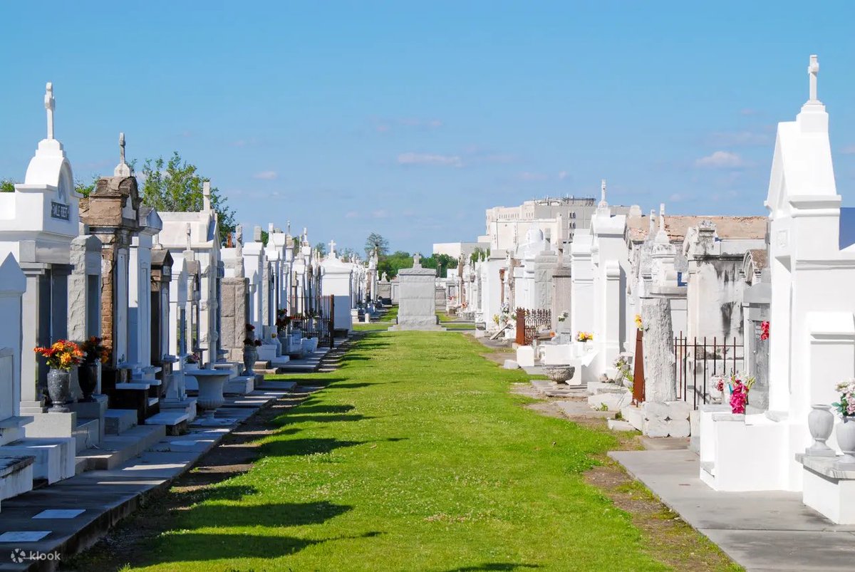 KG5GJT's tweet photo. @2m0sql I don’t think it’s odd. In New Orleans everyone takes pictures of the cemeteries or City’s of the Dead as they are known. They even have tours of them. #LifeBelowSeaLevel #EL49 https://t.co/n9qwMMyQwy