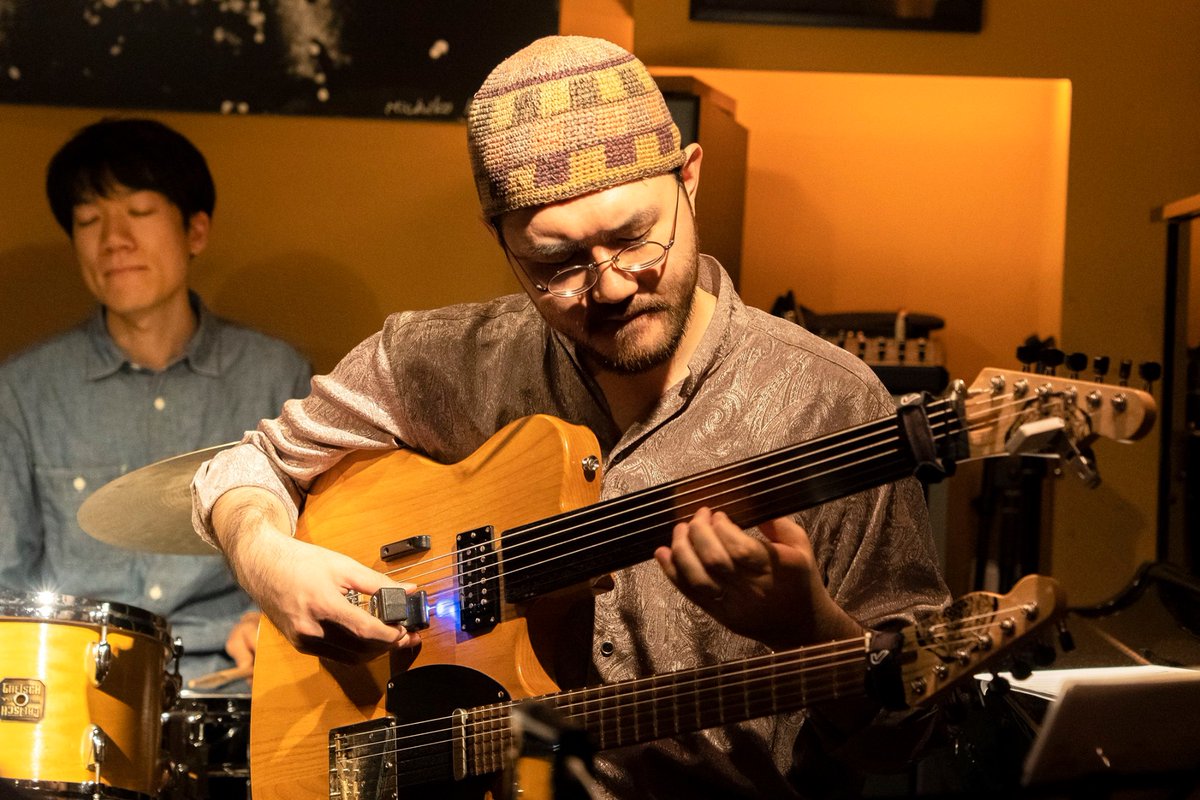 lightandmemory_'s tweet photo. Yoshiharu Kishimoto is a brilliant jazz guitarist, specialises with fretless guitar. His hidden gem music is wandering around intriguing geographies and creates idiosyncratic sounds... To read his interesting interview please go to https://t.co/Wkdj1kVns2

@fretlessgt https://t.co/Ml7aZvJWpR