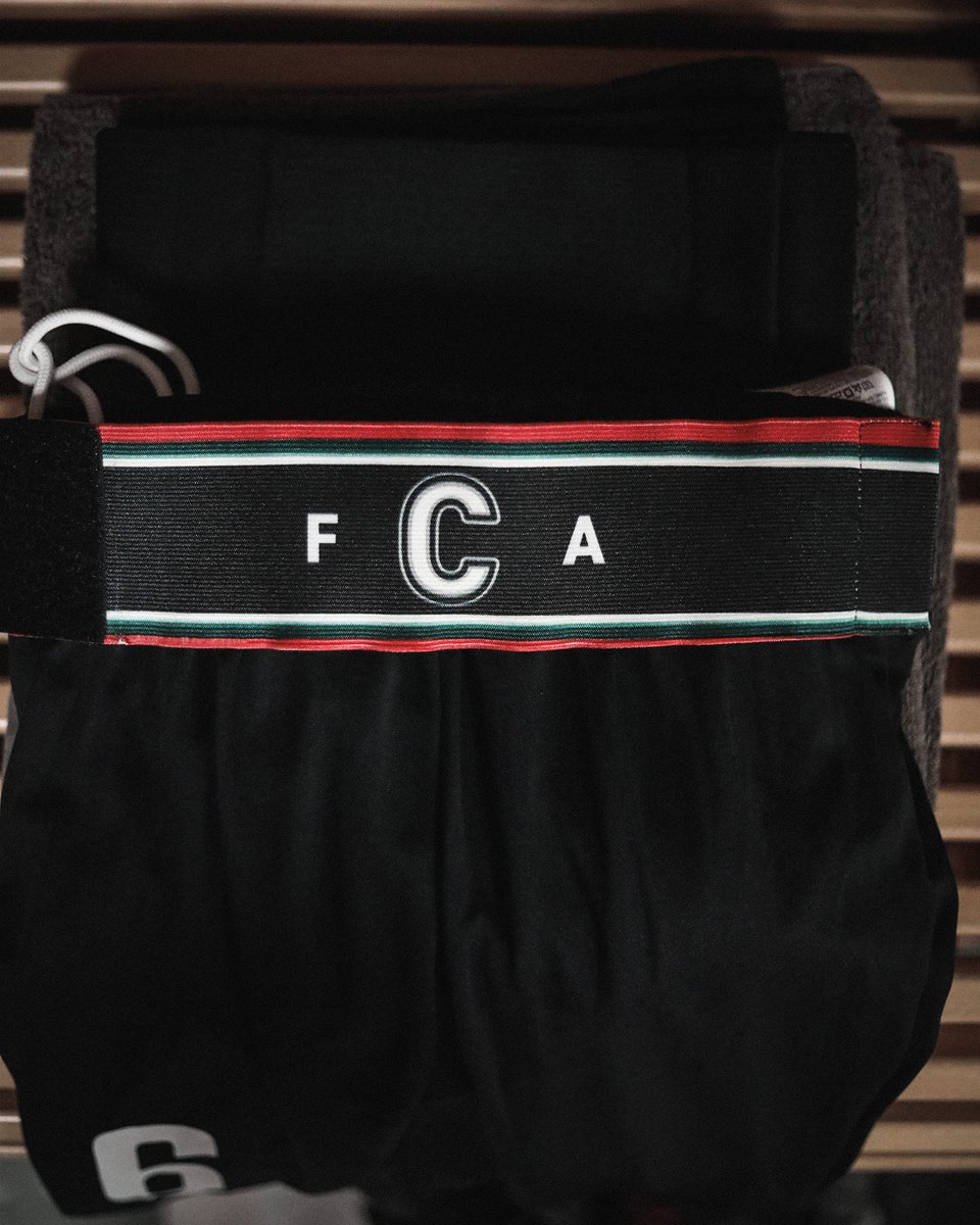 FCAugsburg's tweet photo. ❤️💚🤍 #CaptainStyle #B04FCA https://t.co/kUZ4sX3WdE