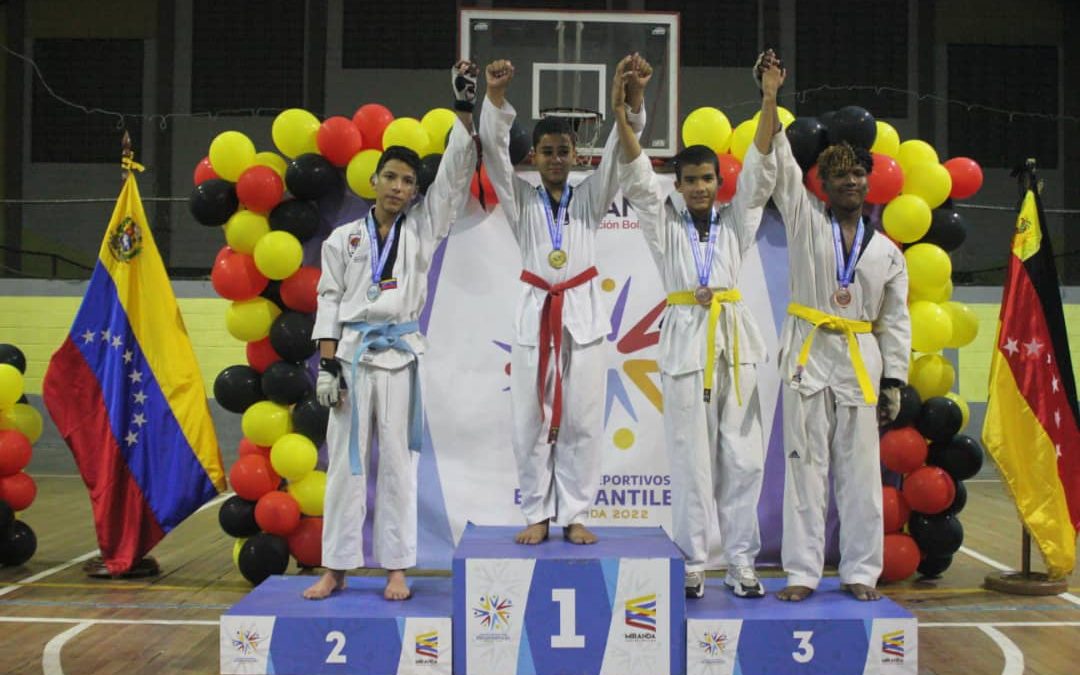 Las instalaciones del gimnasio Luis Navarro, ubicado en el municipio Guaicaipuro, fueron el escenario de las competencias de taekwondo de los Juegos Deportivos Estudiantiles Miranda 2022. #MirandoAlFuturo #Miranda #15Ago bit.ly/3AgYYIg
