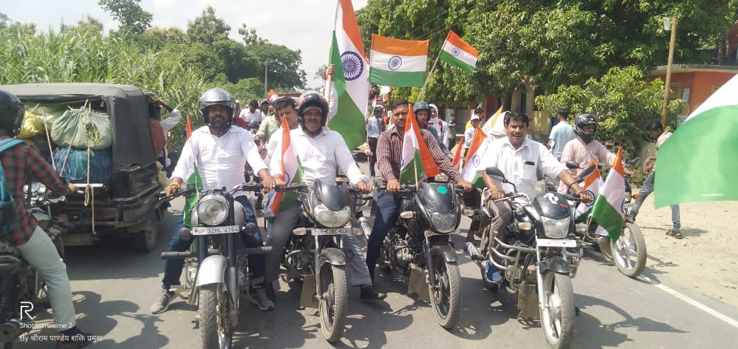 आजादी के 75 वीं वर्षगांठ"आज़ादी का अमृत महोत्सव" के अवसर पर ##माननीय विधायक महेंद्र पाल सिंह##एवम ब्लॉक प्रमुख श्रीमती वन्दना सिंह के नेतृत्व में तिरंगा यात्रा निकालते हुए हम सभी कार्यकर्ता गण <a href="/_Rajkumar_BJP/">राजकुमार क्षेत्रीय कार्यालय मंत्रीभाजपाOBC(M)</a> <a href="/SangamDube/">Sangam Dubey</a> <a href="/Surendr24418546/">जर्नलिस्ट सुरेंद्र प्रताप सिंह</a> <a href="/bjpmpsingh/">Mahendra Pal Singh (मोदी का परिवार)</a> <a href="/BJPYudhisthir/">Yudhisthir Singh</a> @