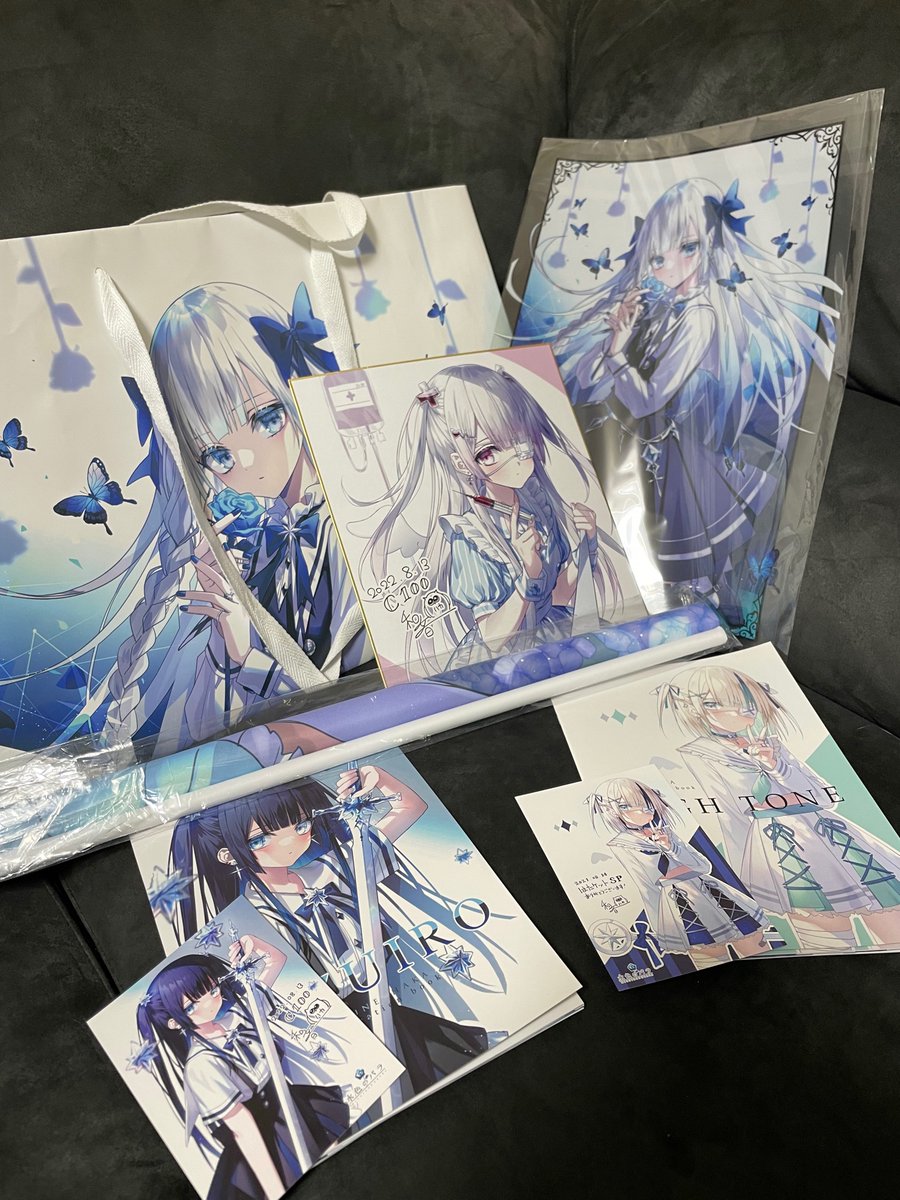 yuz_sio's tweet photo. 今日1番欲しかった和音ハカ先生の新刊とグッズ✨
「HIGE  TONE���ちょうど残り１冊だったのをゲット出来てめちゃくちゃ嬉しかった！
ポスター可愛い💕
サイン貰えなかったのは残念だったけど、また今度いつかサイン貰えたらいいなぁ〜 https://t.co/3xwvLwHVVG