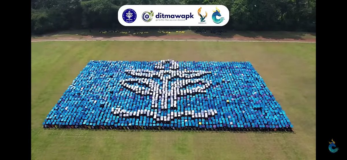 fullmoonxn's tweet photo. MPKMB IPB 59 a thread!

Formasi favorit di Rekor Dunia MPKMB IPB 59✨
#IPBUniversity 
#MPKMBIPB59 
#MenjadiMahasiswa 
#GatamalaAgrinawa 
#IPBCetakRekorLagi 
#OspekFullSenyum https://t.co/teeuULwls3
