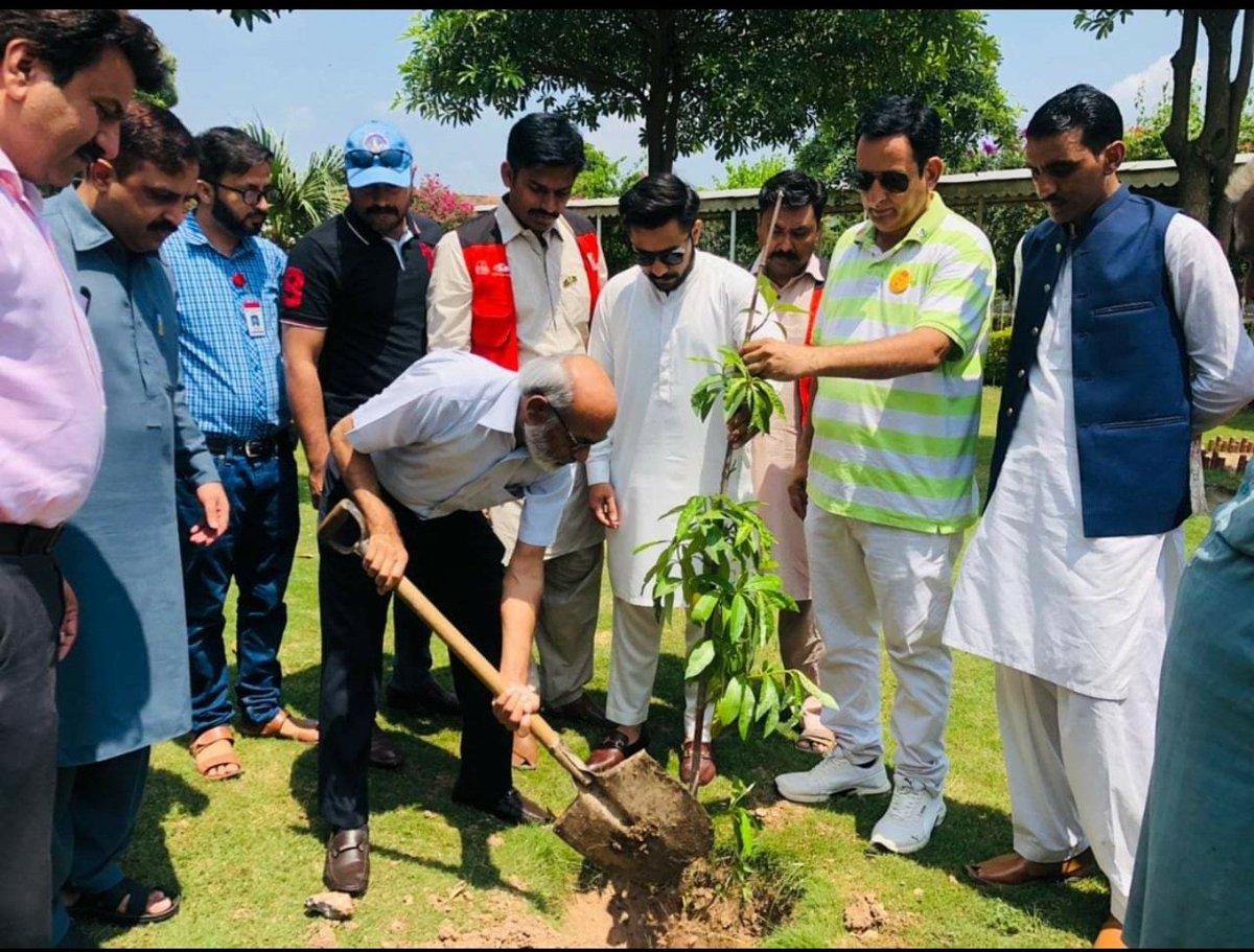 RwpVForce's tweet photo. .@CommissionerRwp @Noormengal_

Plantation activity today at Benazir Bhutto Hospital organized by Rawalpindi V-Force

Let's continue the mission for a  @CleanGreenPK 

@CS_Punjab @Plant4Pak @dfopub 

#PakistanZindabad 🇵🇰 https://t.co/OlBHc7QCuC