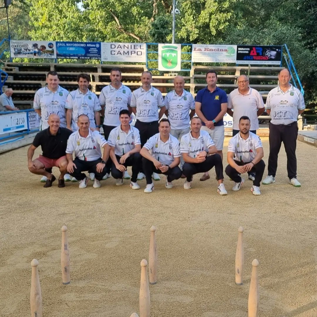 LuisSaudo4's tweet photo. Nos ha dado tiempo hoy a participar en el homenaje de la P.b. Oruña, a Vidal Celis, de Rucecan, en el último partido de liga frente a Casa Sampedro. Qué importante es el mecenazgo privado para el deporte. Enhorabuena. #bolopalma #rucecan #oruña. https://t.co/2zAPOOEM1a