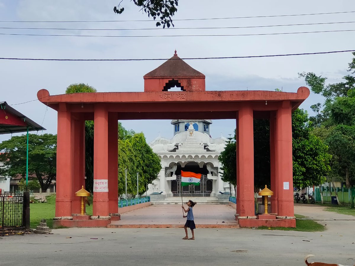DarrangDc's tweet photo. Har Ghar Tiranga 🇮🇳campaign started in Darrang from the morning of August 13 with all private households, offices &amp; educational institutes hoisting the tricolour to celebrate Azadi ka Amrit Mahotsav. 
#AzadiKaAmritMahotsav #HarGharTiranga #HarGharTirangaAssam
@PMOIndia @HMOIndia https://t.co/kqBWbTgtFv