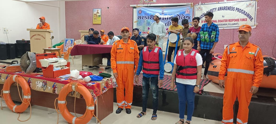 06NDRF's tweet image. #13/08/2022 
#Team6NDRF
#CommunityAwarenessProgramme
💎Conducted at Government Science College, 
Dist.-Navsari, #Gujarat
🇮🇳आपदा सेवा सदैव सर्वत्र🇮🇳
@NDRFHQ
@CollectorNav
@PIBAhmedabad
@ANI
@PTI_News
#NDRF4U