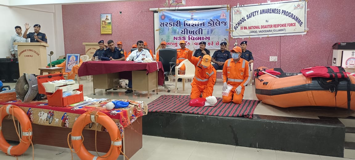 06NDRF's tweet image. #13/08/2022 
#Team6NDRF
#CommunityAwarenessProgramme
💎Conducted at Government Science College, 
Dist.-Navsari, #Gujarat
🇮🇳आपदा सेवा सदैव सर्वत्र🇮🇳
@NDRFHQ
@CollectorNav
@PIBAhmedabad
@ANI
@PTI_News
#NDRF4U