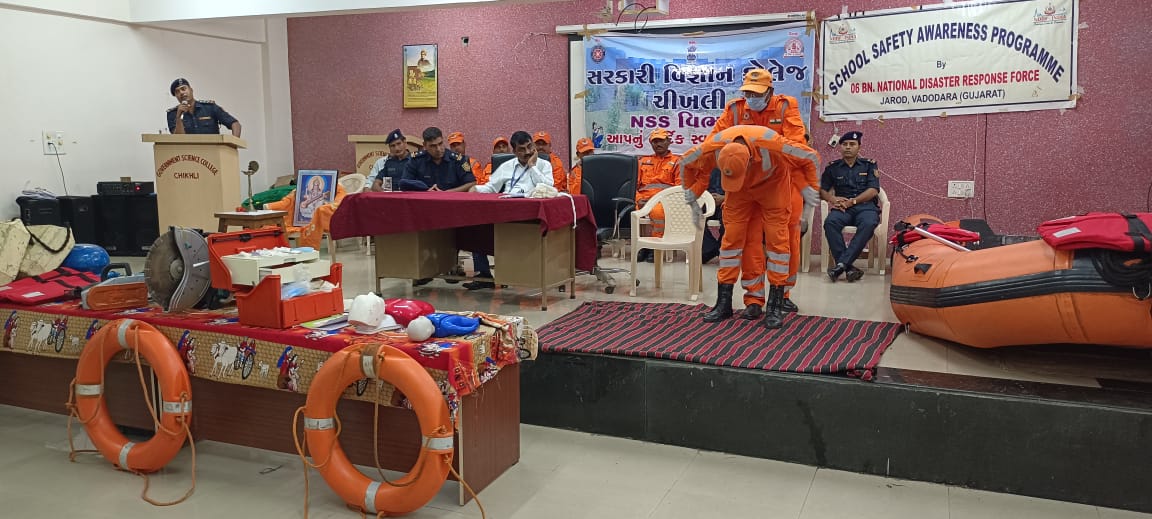 06NDRF's tweet image. #13/08/2022 
#Team6NDRF
#CommunityAwarenessProgramme
💎Conducted at Government Science College, 
Dist.-Navsari, #Gujarat
🇮🇳आपदा सेवा सदैव सर्वत्र🇮🇳
@NDRFHQ
@CollectorNav
@PIBAhmedabad
@ANI
@PTI_News
#NDRF4U