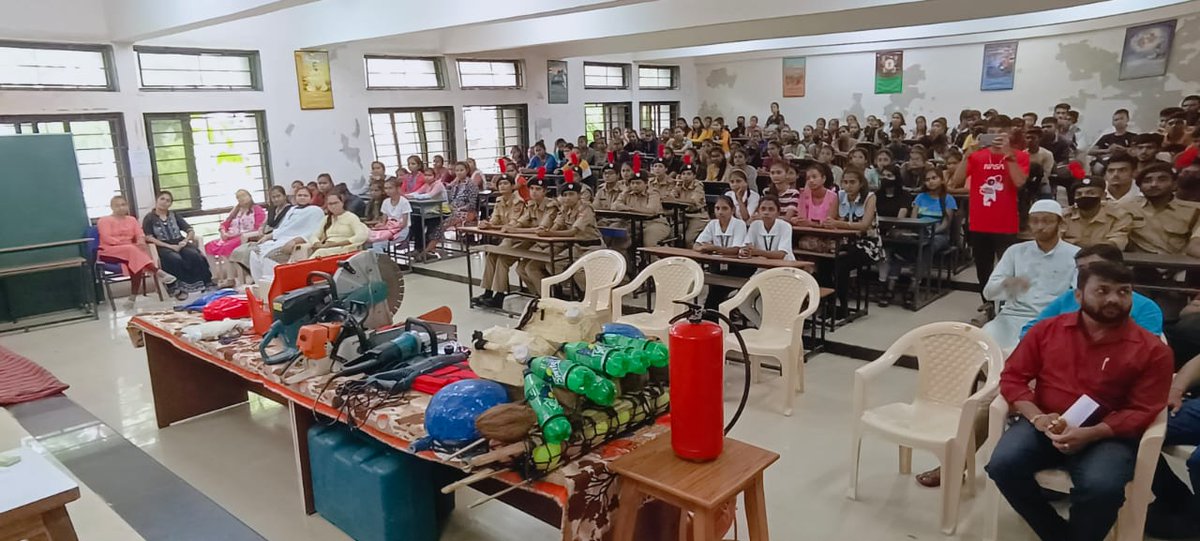 06NDRF's tweet image. #13/08/2022 
#Team6NDRF
#CommunityAwarenessProgramme
💎Conducted at Government Science College, 
Dist.-Navsari, #Gujarat
🇮🇳आपदा सेवा सदैव सर्वत्र🇮🇳
@NDRFHQ
@CollectorNav
@PIBAhmedabad
@ANI
@PTI_News
#NDRF4U