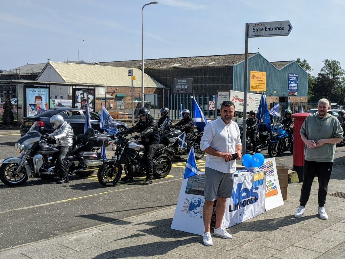 YesLinwood's tweet photo. Great to get support at our stall today from the @YesBikers, @GavNewlandsSNP, @RobertInnes and others :-) Lots of interesting conversations with people passing by too #BelieveInScotland https://t.co/PU4nEM7c0o