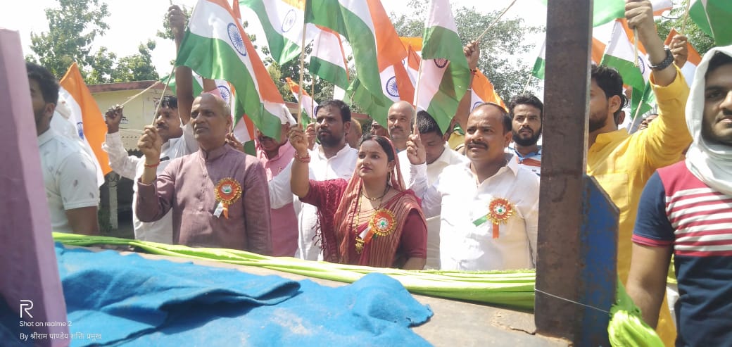 आजादी के 75 वीं वर्षगांठ "आज़ादी का अमृत महोत्सव"के अवसर पर ##माननीय विधायक महेंद्र पाल सिंह##एव ब्लॉक प्रमुख श्रीमती वन्दना सिंह के नेतृत्व में तिरंगा यात्रा निकालते हुए हम सभी कार्यकर्ता गण <a href="/_Rajkumar_BJP/">राजकुमार क्षेत्रीय कार्यालय मंत्रीभाजपाOBC(M)</a> <a href="/SangamDube/">Sangam Dubey</a> <a href="/Surendr24418546/">जर्नलिस्ट सुरेंद्र प्रताप सिंह</a> <a href="/bjpmpsingh/">Mahendra Pal Singh (मोदी का परिवार)</a> <a href="/BJPYudhisthir/">Yudhisthir Singh</a> <a href="/tiwary_janardan/">Janardan Tiwary</a>
