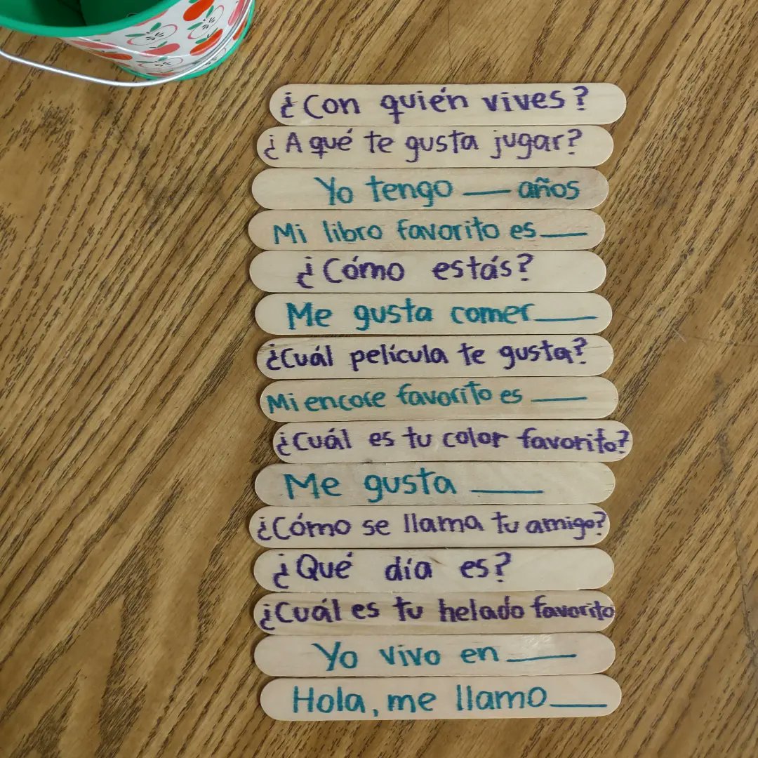 teacher2teacher's tweet photo. 🗣 🗣 🗣 

With these popsicle sticks prompting them, T @Ms_DelCastillo's Ss pick up a stick – and a conversation with their peers! 

https://t.co/QsHv837iL3

#TeacherPD #InstantPD https://t.co/YcqRxVU7gw
