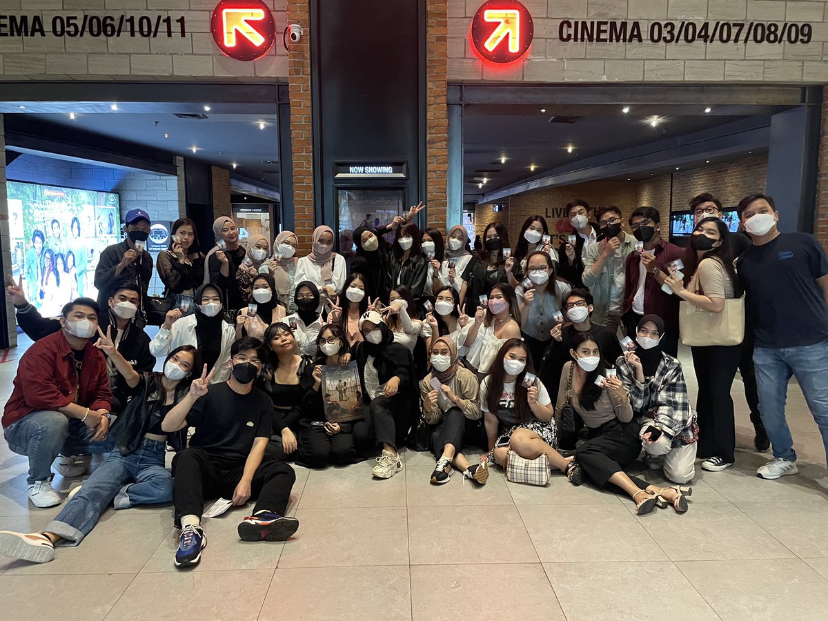 nikiupdate's tweet photo. “But I’m Letting Go” screening in Jakarta was so much fun! It was nice to finally meet some of you :)
Official short movie release will be on @PrimeVideo and @amazonmusic by August 18th
—
#NIKI #NIKIZEFANYA #88Rising
#NICOLE #NICOLENIKI #NICOLEOUTNOW https://t.co/qAHdMXbMqw