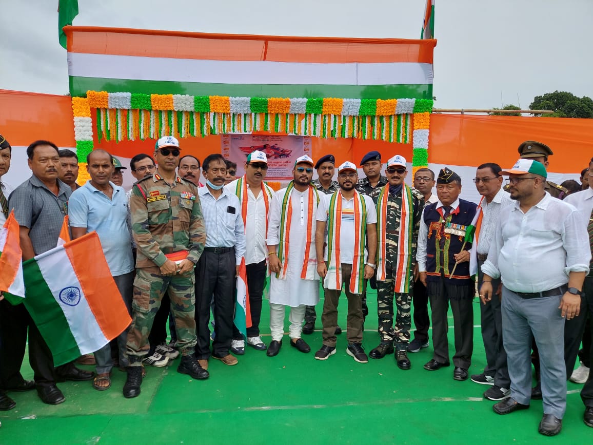 34BnCRPFNagaon's tweet photo. District Administration Nagaon organised mass #FlagRally as a part of #HarGharTiranga campaign under the supervision of Dc Nagaon &amp; 2ic 34 Bn crpf The Tri-colour flag is a symbol of pride &amp; represents national integrity and signifies. 
@crpfindia 
@east_zone 
@dc_nagaon https://t.co/NykItPbWTe