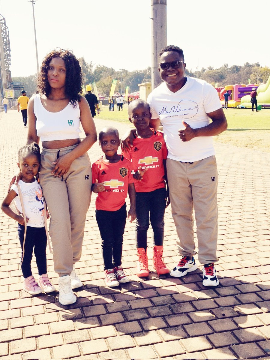 Mandla_MaWine's tweet photo. @MaWine__ X @H7Creations

MaWine boys and girls at Loftus to the forever entertaining match between @Masandawana and @KaizerChiefs

💚💛👆🏾 https://t.co/2bXepOYS0z
