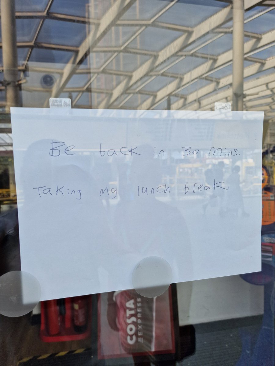 razzab03's tweet photo. @WHSmith does this guy at MCR Victoria Train station ever work 🙄 it would help if he actually put a time down 🤷‍♂️ #robbingaliving https://t.co/quacTzpwIk