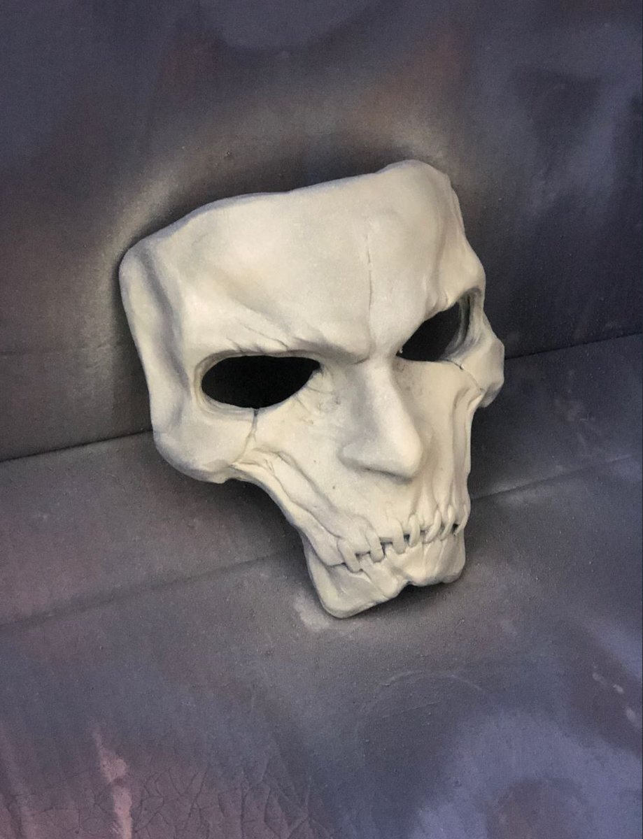 slipgatecentral's tweet photo. #Diablo4 #Hawezar helmet build cont. Mask, cap and horns printed with PLA on #UltimakerS5. Lots of sanding and priming. Coat of metallic paint with some oxidizing agent applied for rust effects https://t.co/4xAlfd8MUh