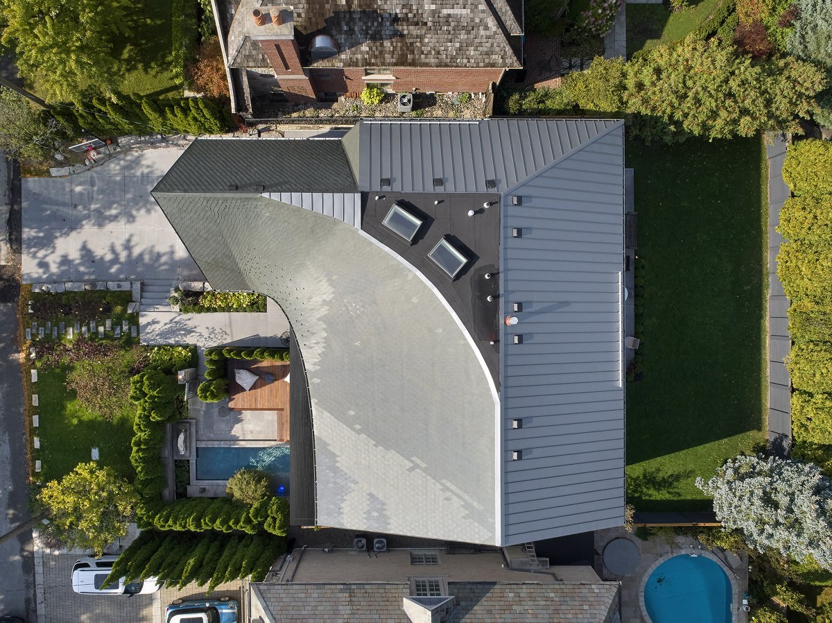 bortolottoarch's tweet photo. "Lawrence Park house has complex mathematical curves on the outside, with human touch inside." - Dave LeBlanc, @globeandmail  

#bortolottoarchitects #bortolottodesign #beziercurvehouse #canadianarchitects #residentialdesign #residentialarchitecture https://t.co/yJ7fkRC09w