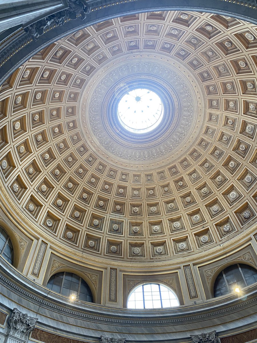 Louis_SAINTPIER's tweet photo. #occulus #cittàdelVaticano https://t.co/X1PkbSiuAt