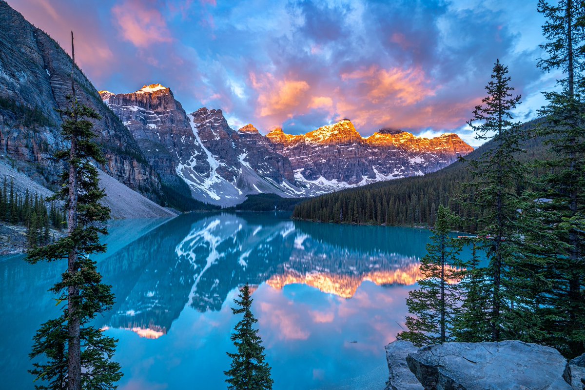banfflakelouise's tweet photo. There's a reason why sunrise at Moraine Lake is so popular, and the 2.30am wake-up was worth it for @carldeff 🙌

If you're not into early starts, guarantee you'll see this majestic place by booking on the @ParksCanada shuttle: https://t.co/vlrmjeKzTv

📸: @carldeff
#MyBanff https://t.co/lCyBh1yR2R