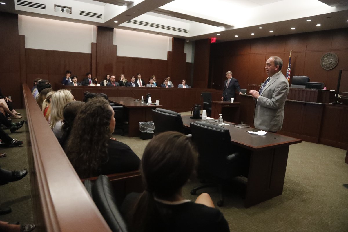 CampbellLawSch's tweet photo. Our new 1L students made their way through the #CampbellLaw Court Crawl, a unique opportunity to visit courts in downtown Raleigh. Only steps away from the Campbell Raleigh campus! #leadingwithpurpose https://t.co/lB6uR2JusO