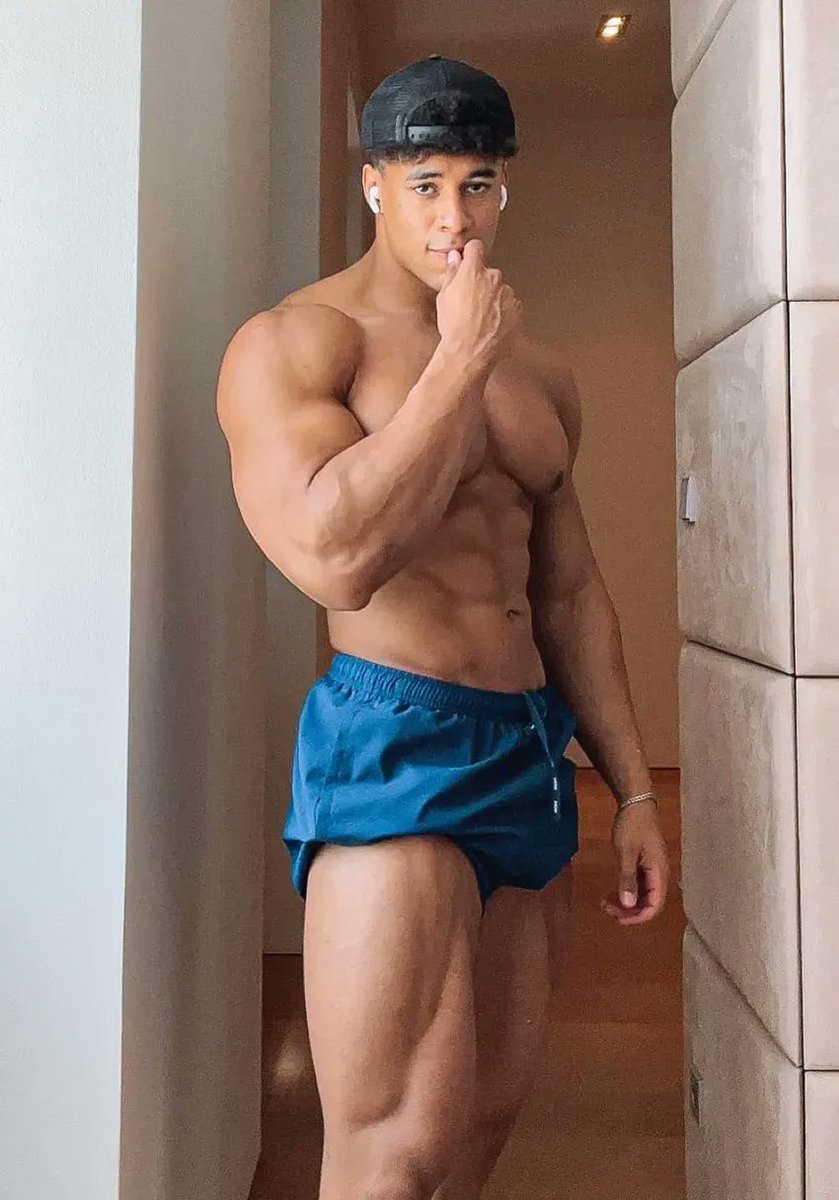 sexy_muscle_men's tweet photo. #massivehunk What do you think does this look heβs giving you meanπ€π https://t.co/iWpGdQbNO3