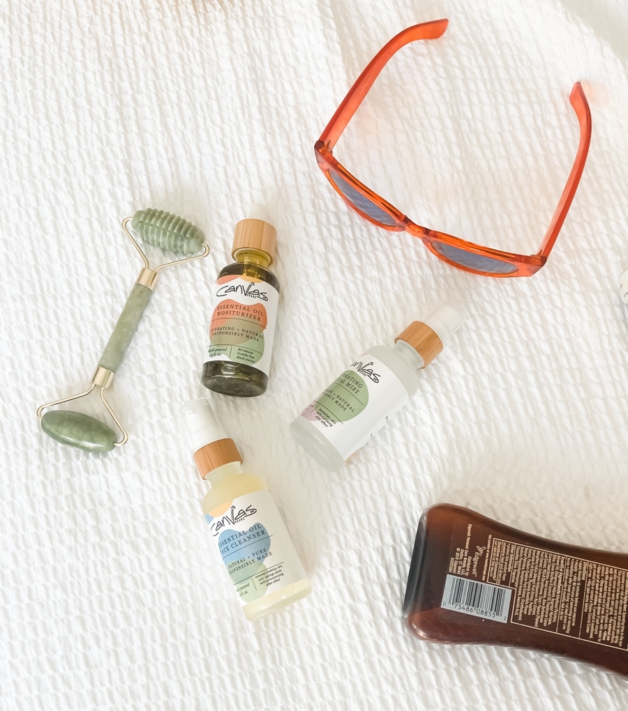cnvs_wrld's tweet photo. #SummerEssentials 😍🌴 We've got new labels!! So why not celebrate?⁠
⁠
⁠
In a few week's we'll be giving everyone 30% OFF all of our skincare products PLUS #NewArrivals our Jade Face Roller 🤩 #skincaretips https://t.co/KJcIxKdfhP