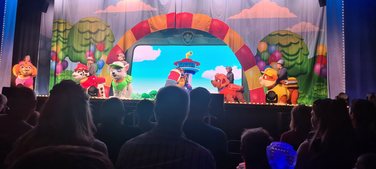daniimoose's tweet photo. @SheffieldArena @PAWPatrolLiveUK my son had a great time seeing the pups I was disappointed with was the vip experience after there was only 2pups i would say you should have advised this as £210 we felt was to much and so did other  parents in the line and it was so rushed for the kids https://t.co/XRo85u4Dti