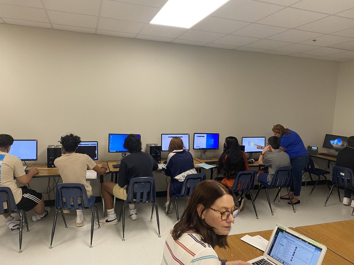 mattie_mackey's tweet photo. We had our first 3 days of school with students! The FMHS Counselors started way before now getting ready for our staff and kiddos! It was so GREAT to see kids in the building, meet new students, and love on them! ❤️ Here is to A GREAT YEAR FMHS! @oneLISD @FMHS @LISD_CSW https://t.co/LQsREBwZ06