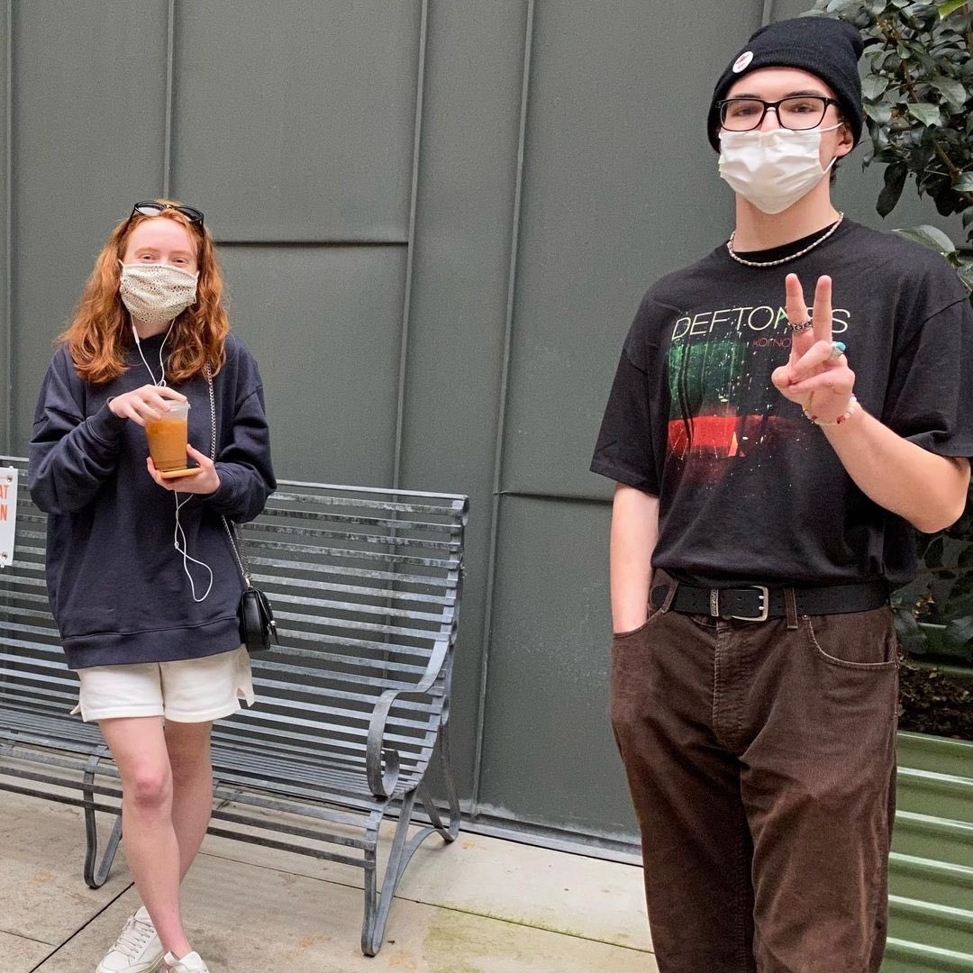 sadiesinkbra's tweet photo. Tão lindinha! 🥺❤️
Novas/velhas fotos de Sadie Sink com fã em 2020 no Ponce City Market, em Atlanta.

- via @BradleyVerkaik. https://t.co/QptjCnKNvX