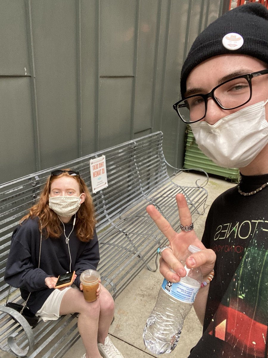sadiesinkbra's tweet photo. Tão lindinha! 🥺❤️
Novas/velhas fotos de Sadie Sink com fã em 2020 no Ponce City Market, em Atlanta.

- via @BradleyVerkaik. https://t.co/QptjCnKNvX