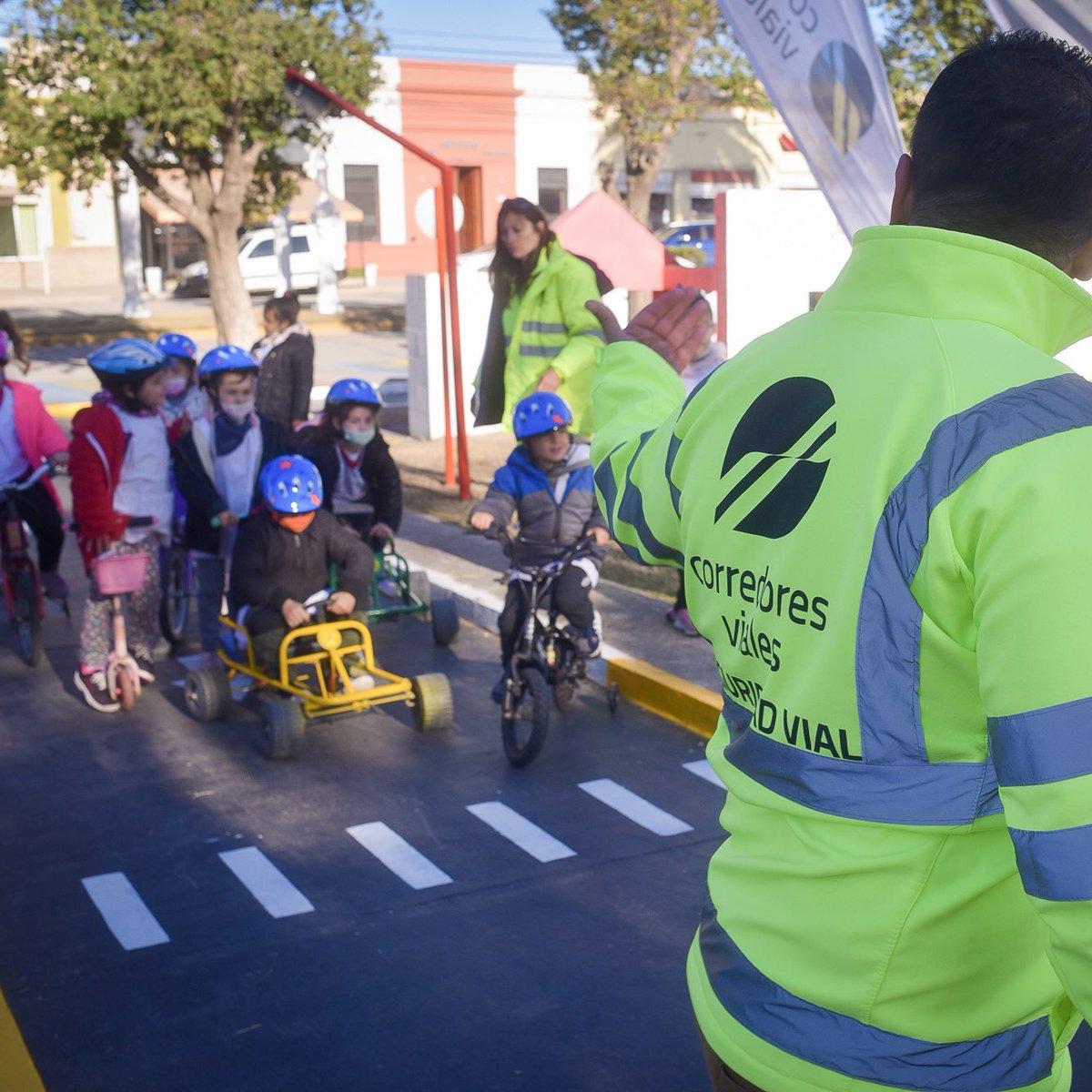 CorredoresAR's tweet image. 📌Hoy realizamos la jornada de #Seguridad con el objetivo de enseñar #EducacionVial a los niños y niñas de la provincia de #Córdoba.
 
Se llevó a cabo en la localidad de #LagunaLarga con la participación  de jardines y escuelas locales.