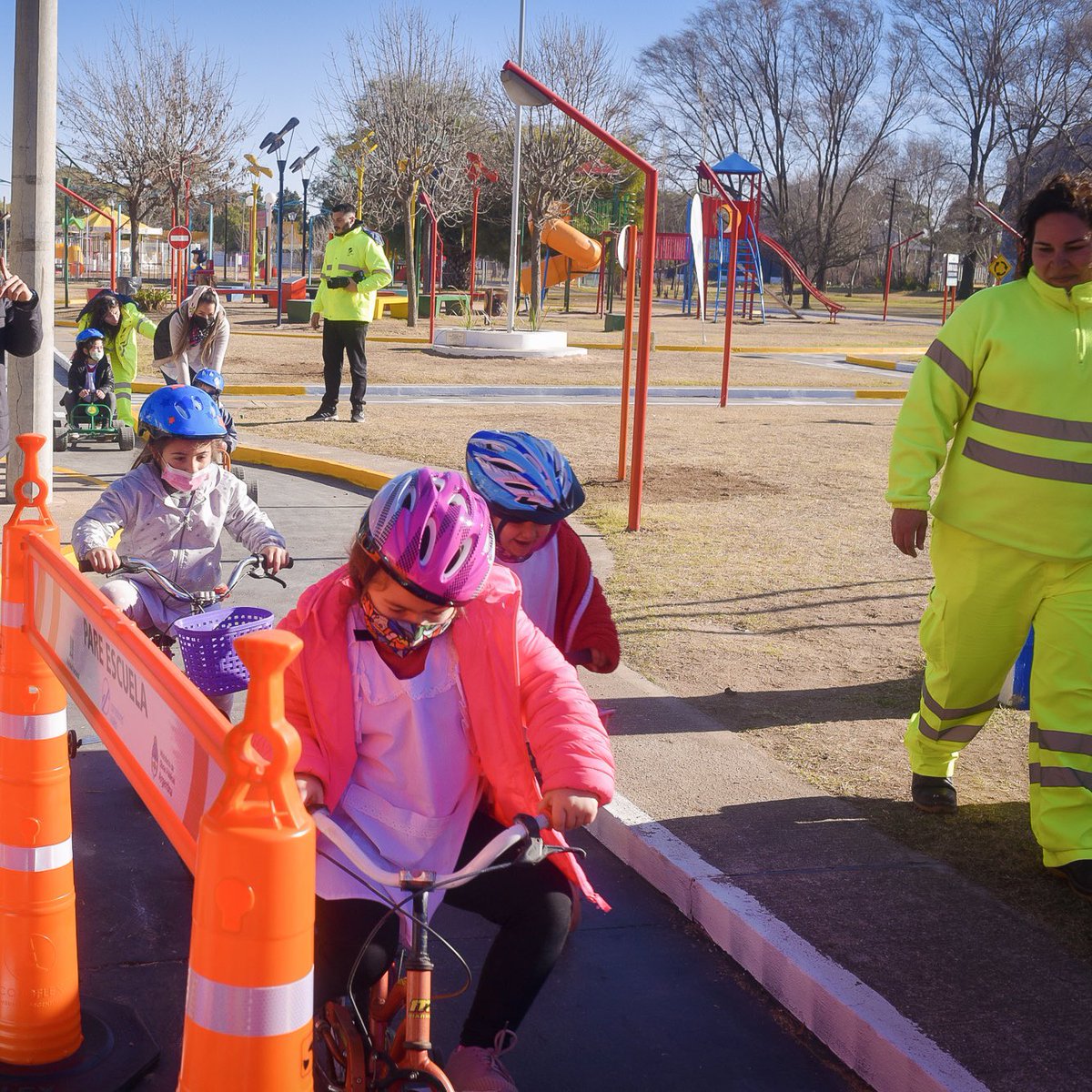 CorredoresAR's tweet image. 📌Hoy realizamos la jornada de #Seguridad con el objetivo de enseñar #EducacionVial a los niños y niñas de la provincia de #Córdoba.
 
Se llevó a cabo en la localidad de #LagunaLarga con la participación  de jardines y escuelas locales.