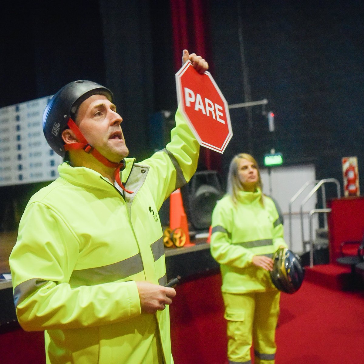 CorredoresAR's tweet image. 👷🏼‍♀️👷🏽Profesionales de #SeguridadVial, brindaron charlas informativas sobre la importancia respetar todas las señales de tránsito.
 
⛔Establecimos un circuito de señalización vial para que, a partir del juego, las y los niños pudieran poner en práctica todo lo aprendido.