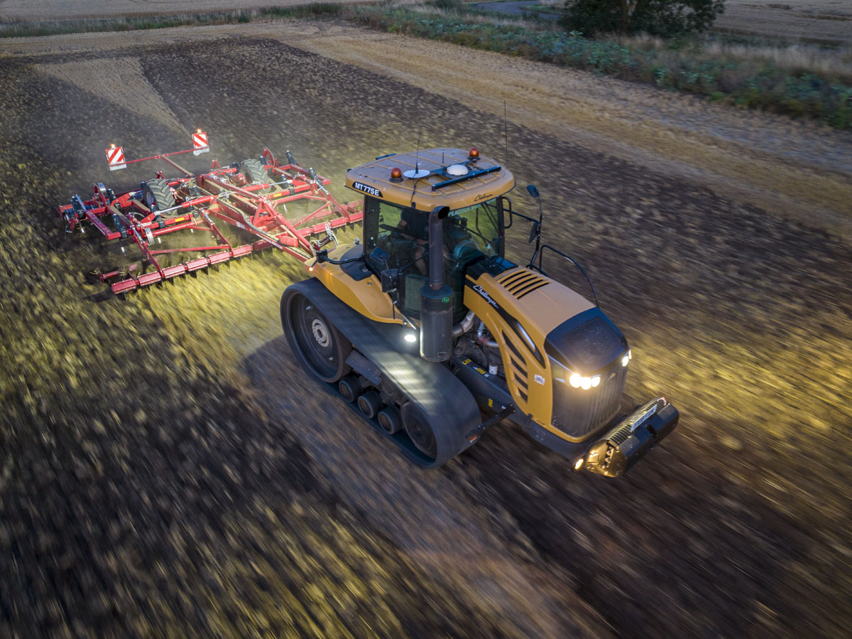 RockscapeCrowle's tweet photo. As the Xerion is being used for rape drilling, we have been keeping the cultivations going with the Terrano and the challenger.
#challengertractor #Rockscape #horschterrano #britishfarming #cultivations https://t.co/YU0XwDy1fu