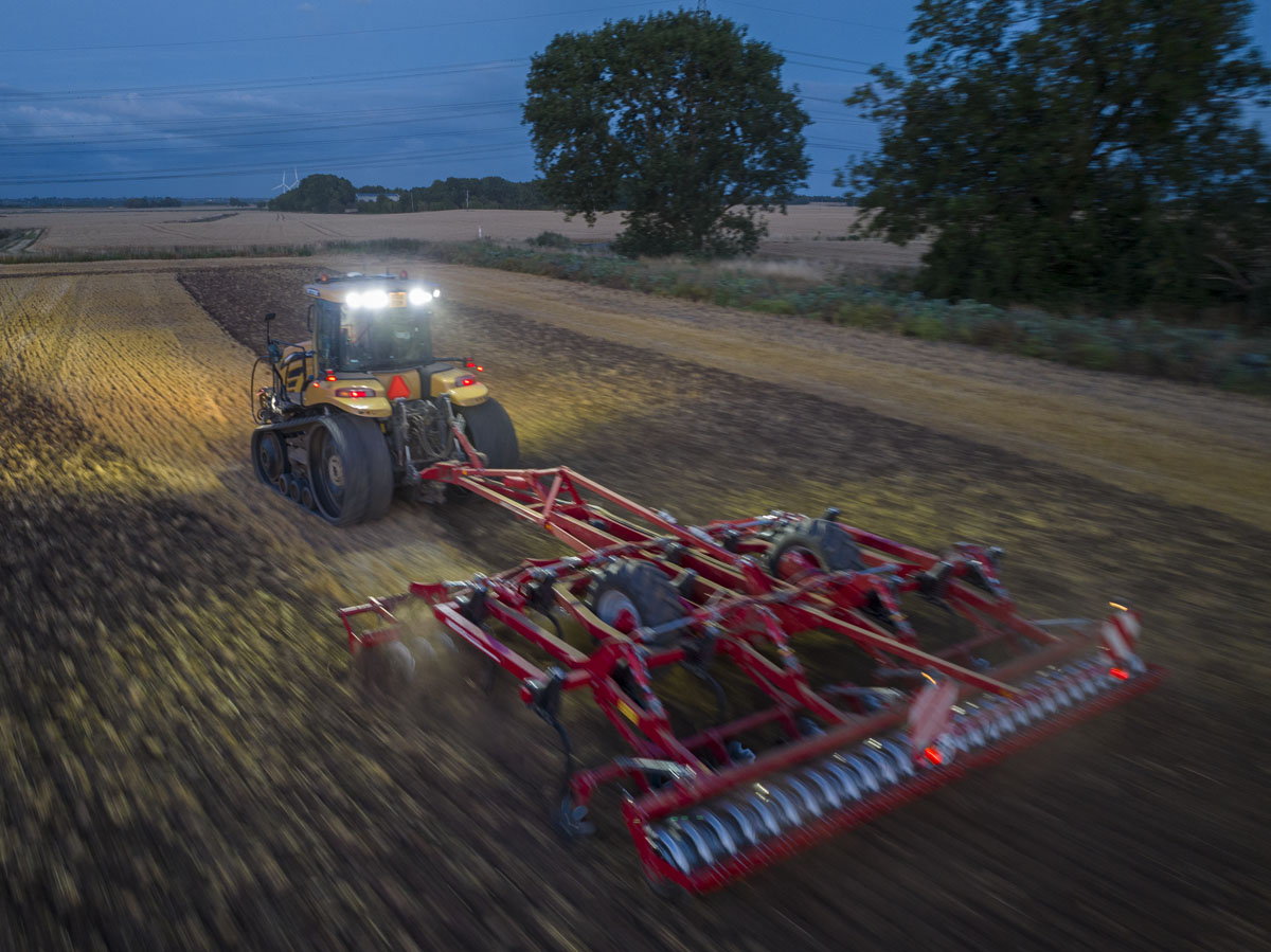 RockscapeCrowle's tweet photo. As the Xerion is being used for rape drilling, we have been keeping the cultivations going with the Terrano and the challenger.
#challengertractor #Rockscape #horschterrano #britishfarming #cultivations https://t.co/YU0XwDy1fu