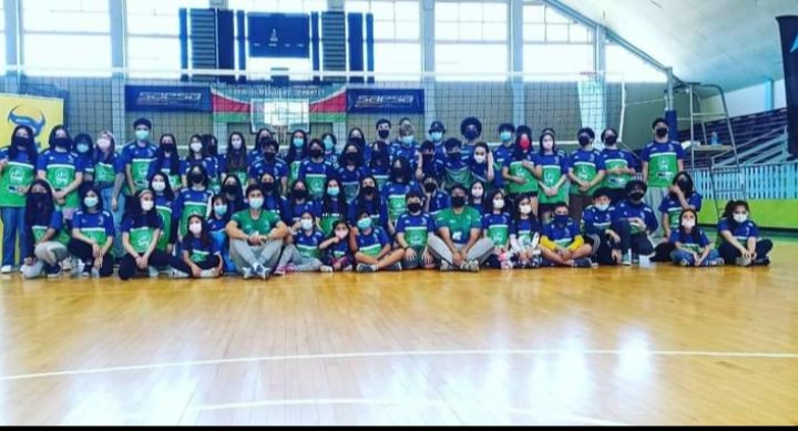 MoragaRosas's tweet photo. @rodrigosepu 
Un abrazo Rodrigo,ya en Bariloche con nuestro Club academia de voley Jaguares para enfrentar un campeonato por invitación.Mucha suerte muchachos.
Buen día Rodrigo. https://t.co/jjywVnC8FA