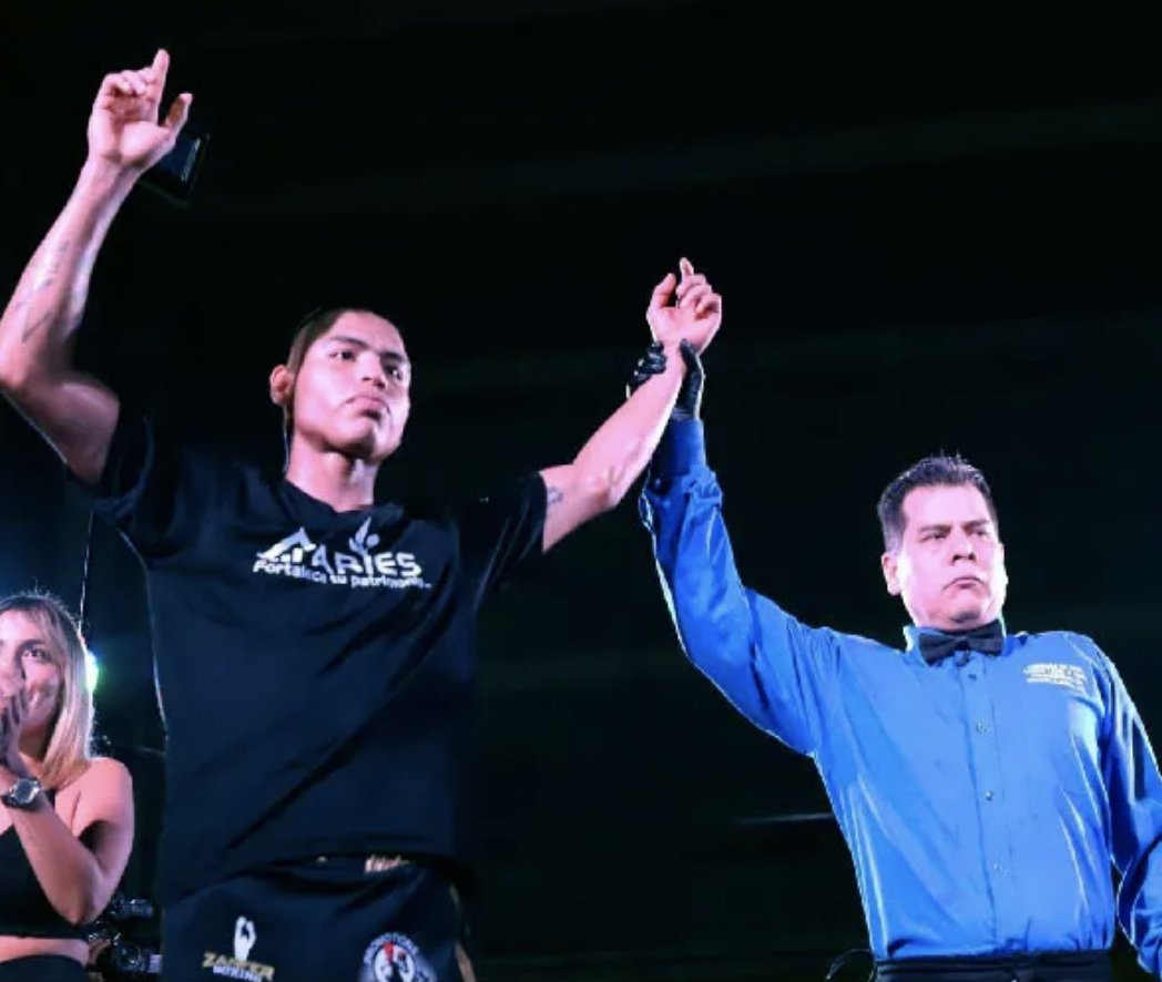 RINGTMXTELCEL's tweet photo. Los hermanos #Torres cumplen: noquearon en el tercer round en Guadalajara. 💪📰🥊🔝
Entérate de los detalles 😉
📌 https://t.co/qj4qpvZDwk
#MikeTorres #PesoPluma #AzabacheTorres #PesoSuperLigero #Triunfo #Brothers #BecariosTelmex #Jalisco #RingTelmexTelcel https://t.co/EudHdRFj3o