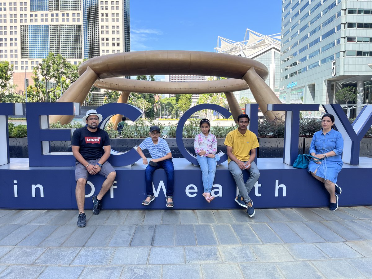 MatrixSikar's tweet photo. Winners in #MatrixOlympiad and #MTSE 2021-22 discovered a wide range of #topattractions with picturesque backdrops and visited the thrilling world of wonders on the Day-4 of 7-days Educational tour in #Singapore. 
  
#trip #educationaltour #internationaltour  #educationaltrips https://t.co/rXJ9AwkNHi