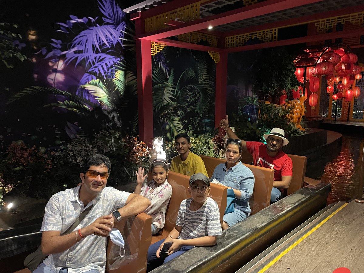 MatrixSikar's tweet photo. Winners in #MatrixOlympiad and #MTSE 2021-22 discovered a wide range of #topattractions with picturesque backdrops and visited the thrilling world of wonders on the Day-4 of 7-days Educational tour in #Singapore. 
  
#trip #educationaltour #internationaltour  #educationaltrips https://t.co/rXJ9AwkNHi