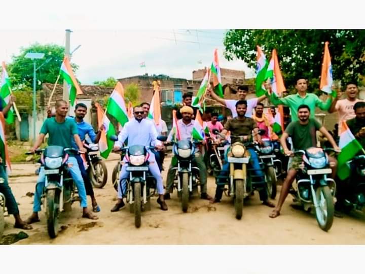 sumit_k_nayak's tweet photo. आजादी का अमृत महोत्सव।।
आजादी के 75 साल।।
भारत माता की जय।।
#UP93 https://t.co/8S861LPJjW