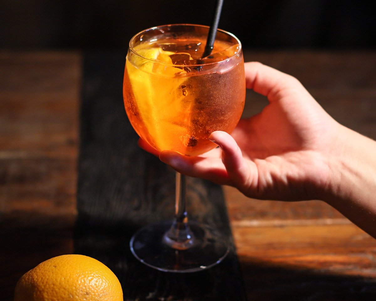 BonVivantMC's tweet photo. Hey, it's National Prosecco Day! Prosecco is an Italian sparkling wine and a great summer drink! Try our Aperol Spritz with Aperol, Prosecco, Soda at Bon Vivant!

https://t.co/tfVFrN0gFy https://t.co/6qqigWELdV