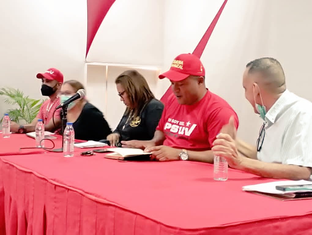 Psuv_SimonPlana's tweet photo. #EnDesarrollo #13Ago Se lleva a cabo la Asamblea Informativa de la Metodología para la Renovación de las Estructuras del @PartidoPSUV, con la participación del jefe político @AngelPradoSP y órgano auxiliar para este proceso 
"Organizar, Unir y Sumar"
#RenovacionProfunda https://t.co/A6vADELP8a