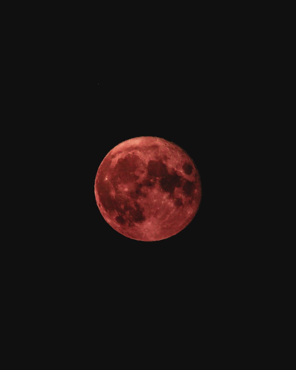 suffhoto's tweet photo. Super moon over Felixstowe 📷🇬🇧🌑

#supermoon #suffhoto #iamsuffhoto #felixstowe #suffolk https://t.co/XAbjpJXGYx