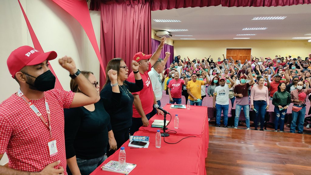 Psuv_SimonPlana's tweet photo. #EnDesarrollo #13Ago Se lleva a cabo la Asamblea Informativa de la Metodología para la Renovación de las Estructuras del @PartidoPSUV, con la participación del jefe político @AngelPradoSP y órgano auxiliar para este proceso 
"Organizar, Unir y Sumar"
#RenovacionProfunda https://t.co/A6vADELP8a